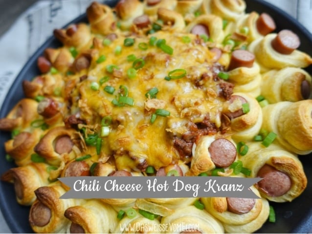 Chili Cheese Hot Dog Kranz {www.dasweissevomei.com}