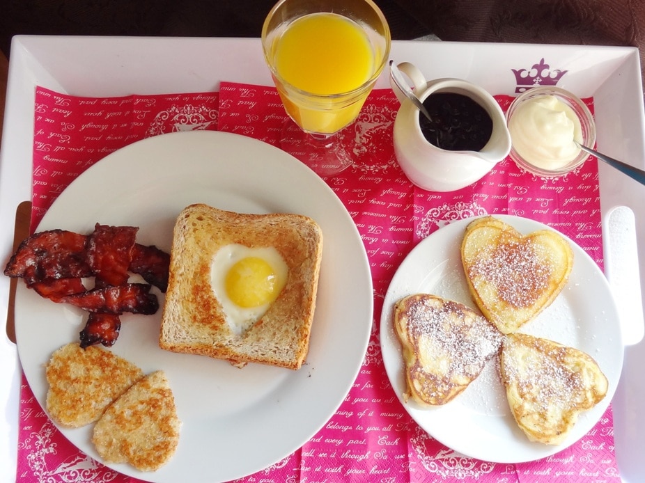 Frühstück im Bett am Valentinstag {www.dasweissevomei.com}