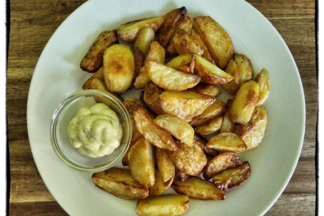 Oven Fries - Kartoffen Spalten - Pommes aus dem Ofen - fettarm {www.dasweissevomei.com}