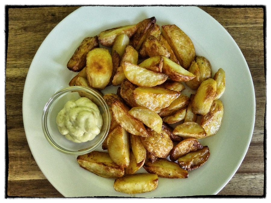 Oven Fries - Kartoffen Spalten - Pommes aus dem Ofen - fettarm {www.dasweissevomei.com}
