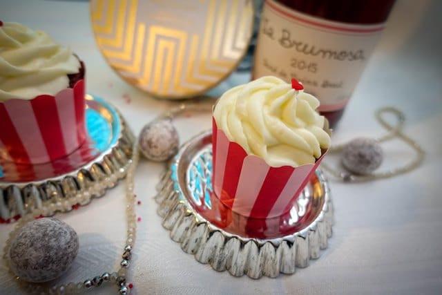 Red Velvet Cupcakes {www.dasweissevomei.com}