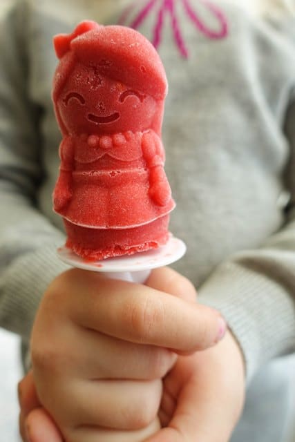 Strawberry Frozen Yoghurt Pops {www.dasweissevomei.com}