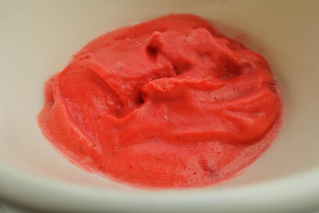 Strawberry Frozen Yoghurt {www.dasweissevomei.com}